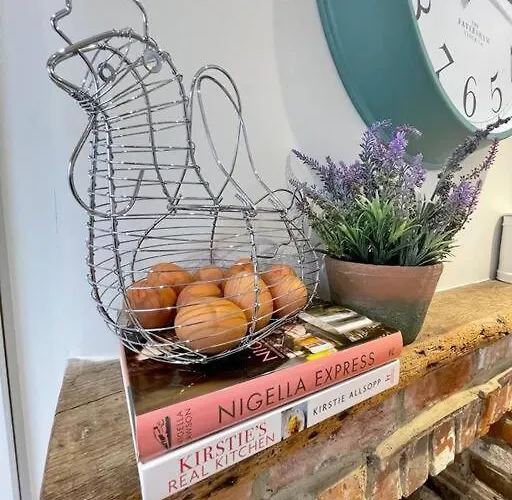 Northbrook Cottage, Farnham, Up To 8 Adults