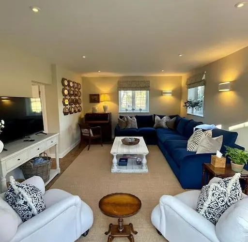 Northbrook Cottage, Farnham, Up To 8 Adults