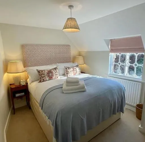 Northbrook Cottage, Farnham, Up To 8 Adults