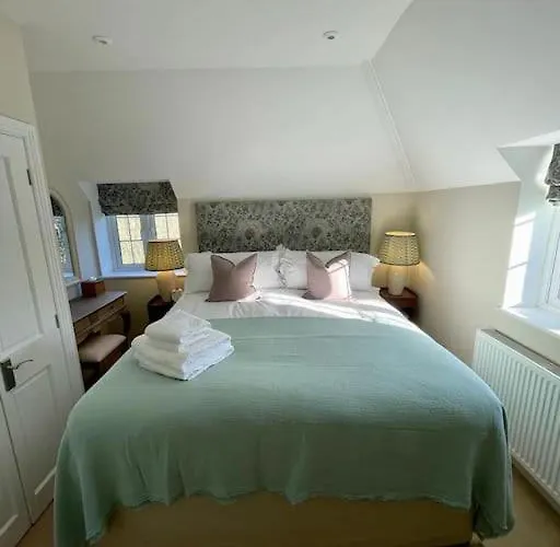 Northbrook Cottage, Farnham, Up To 8 Adults