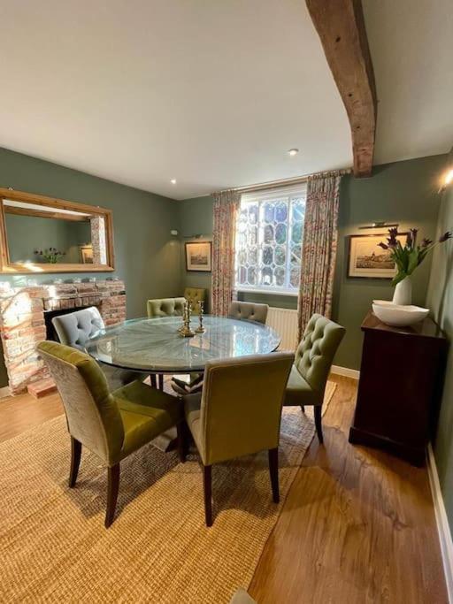Holiday home Northbrook Cottage, Farnham, Up To 8 Adults