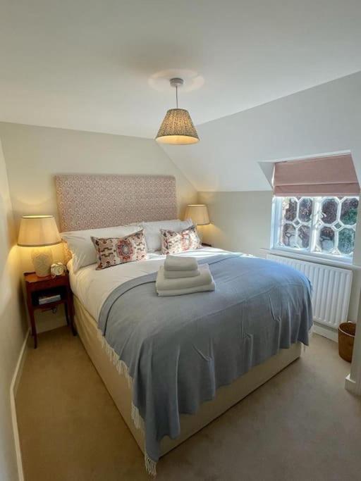 Northbrook Cottage, Farnham, Up To 8 Adults Holiday home *