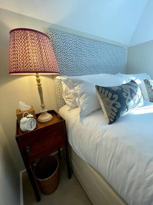 Northbrook Cottage, Farnham, Up To 8 Adults Holiday home Farnham (Surrey)