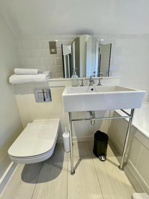 Holiday home Northbrook Cottage, Farnham, Up To 8 Adults *