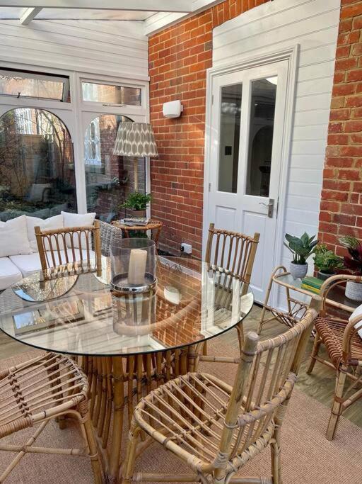 Northbrook Cottage, Farnham, Up To 8 Adults Holiday home *